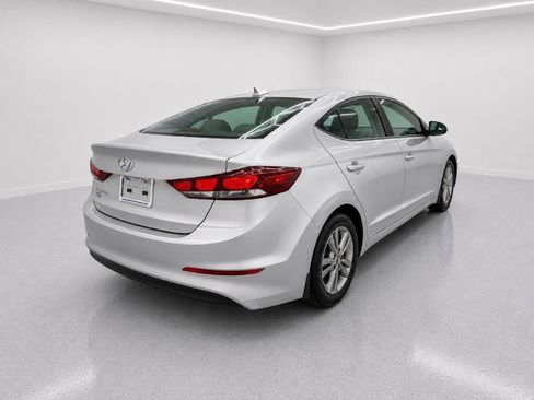 Used 2017 Hyundai Elantra SE FWD image 3