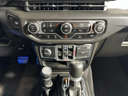 Used 2024 Jeep Wrangler Unlimited Sport image 22