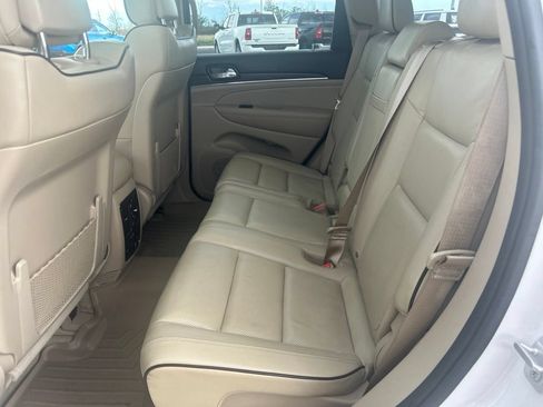 Used 2019 Jeep Grand Cherokee Overland AWD/4WD image 11