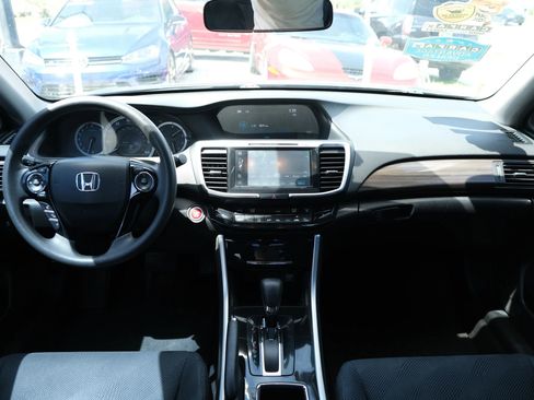 Used 2017 Honda Accord EX image 20