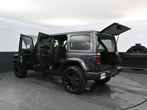 Used 2025 Jeep Wrangler Unlimited Sahara w/ Safety Group AWD/4WD image 43