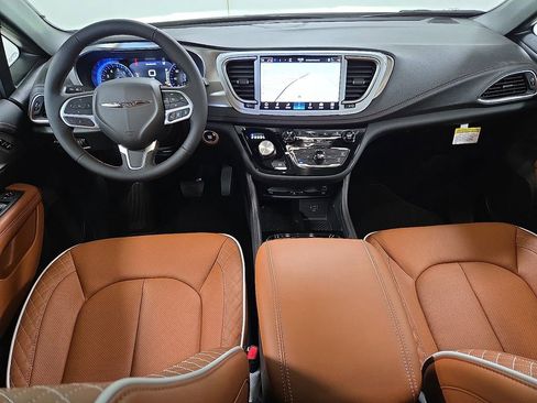 New 2026 Chrysler Pacifica Pinnacle image 11