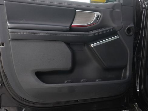 Used 2025 Ford Expedition Platinum AWD/4WD image 22