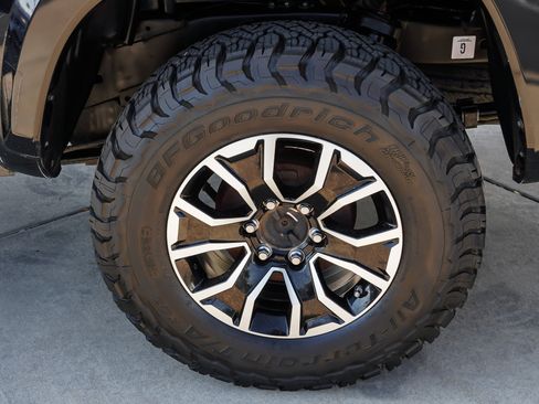 Used 2020 Toyota Tacoma TRD Sport w/ Technology Package AWD/4WD image 13