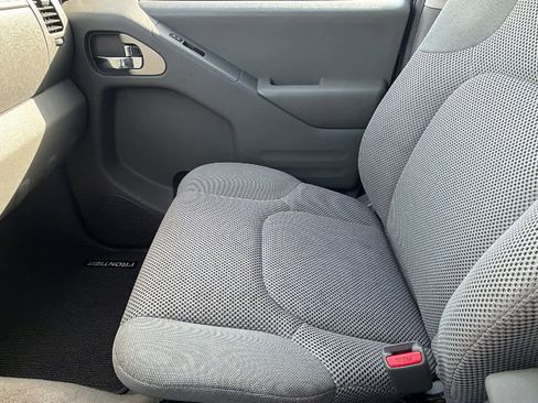 Used 2018 Nissan Frontier SV image 12