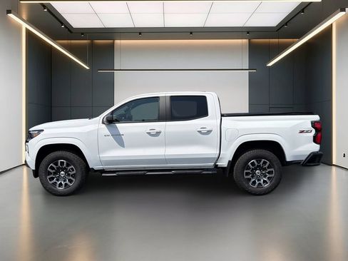 Certified 2025 Chevrolet Colorado Z71 w/ Technology Package AWD/4WD image 2
