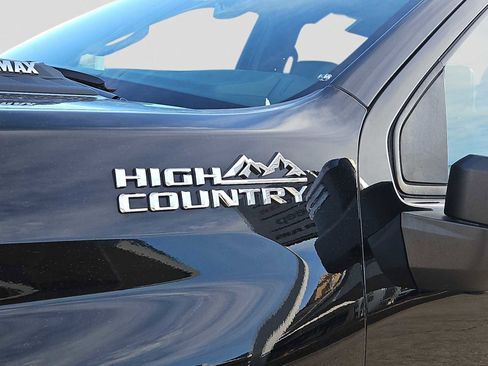 Used 2024 Chevrolet Silverado 2500 High Country image 11