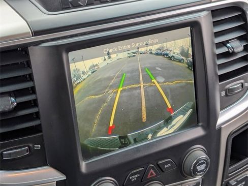 Used 2017 RAM 1500 Classic SLT w/ SLT Plus D￩cor Group image 18