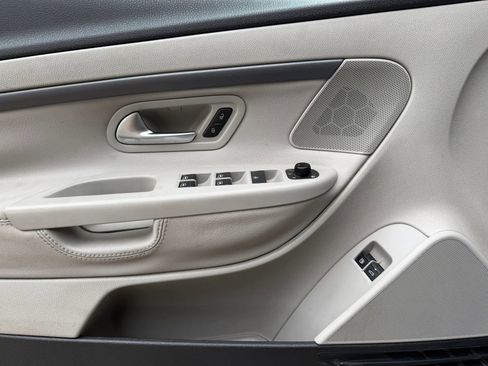 Used 2009 Volkswagen Eos Komfort image 11