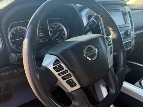 Used 2017 Nissan Titan SV image 21