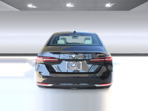 Used 2026 BMW 530i w/ Premium Package RWD image 10