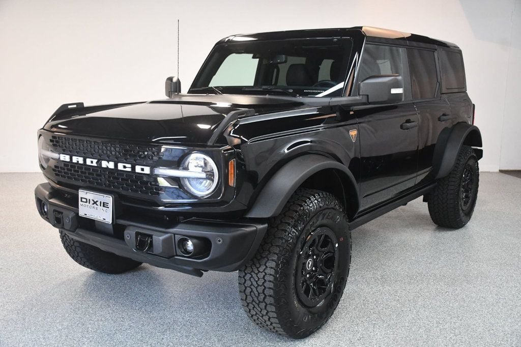 Used 2025 Ford Bronco Badlands AWD/4WD image 2