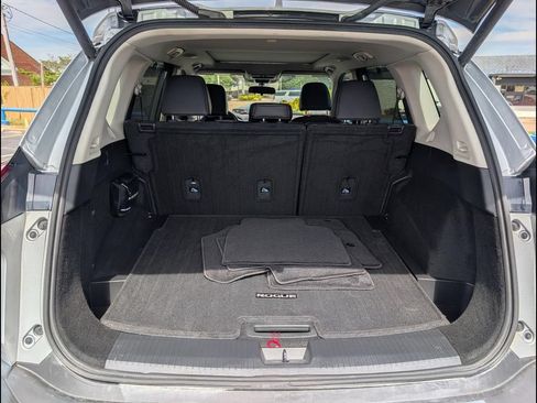 Used 2022 Nissan Rogue SV w/ SV Premium Package FWD image 22