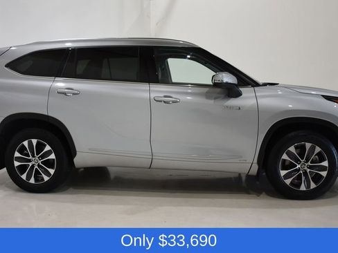 Used 2021 Toyota Highlander XLE image 3