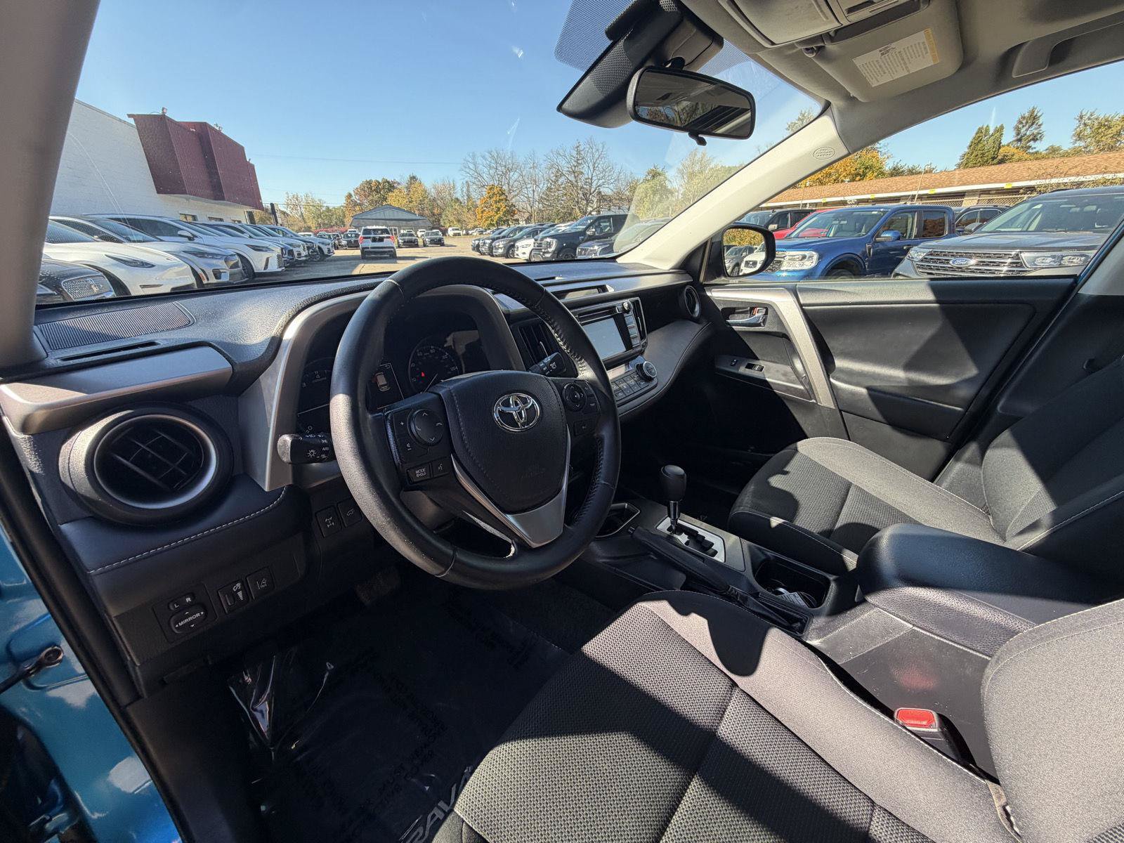 Used 2017 Toyota RAV4 XLE AWD/4WD image 12