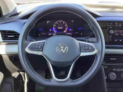 Used 2023 Volkswagen Taos SE w/ Panoramic Sunroof Package FWD image 15