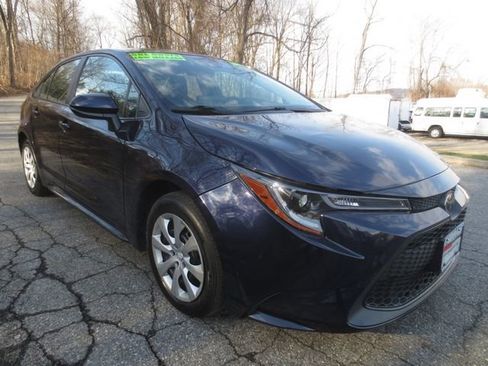 Used 2022 Toyota Corolla LE image 2