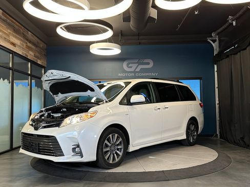 Used 2020 Toyota Sienna XLE w/ XLE Navigation Package AWD/4WD image 26