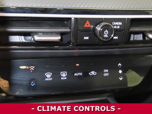 Certified 2025 Nissan Kicks SR image 21