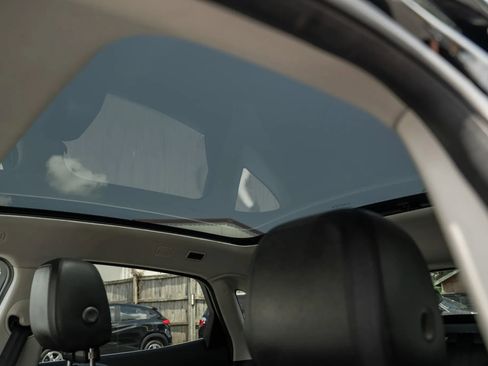 Used 2020 Jaguar E-PACE SE image 17