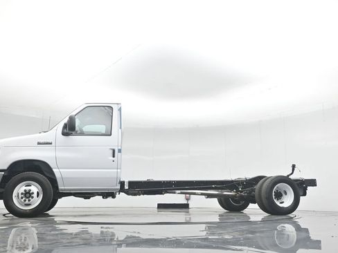 New 2026 Ford E-450 and Econoline 450 Super Duty w/ Power Equipment Group image 42