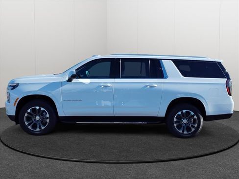 New 2026 Chevrolet Suburban LT w/ Comfort Package image 2