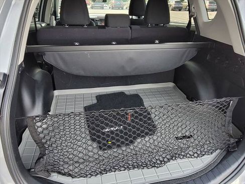 Used 2016 Toyota RAV4 LE AWD/4WD image 7