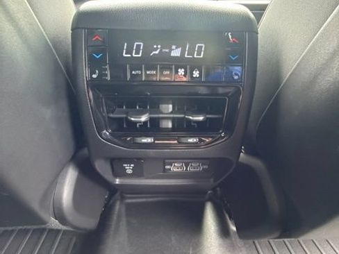 Used 2022 Jeep Grand Cherokee Summit w/ Luxury Tech Group V AWD/4WD image 32