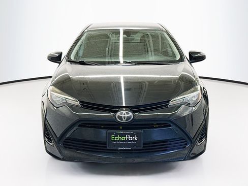 Used 2018 Toyota Corolla LE FWD image 2
