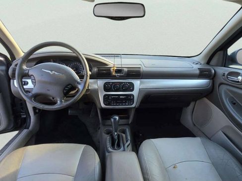 Used 2005 Chrysler Sebring Touring FWD image 8
