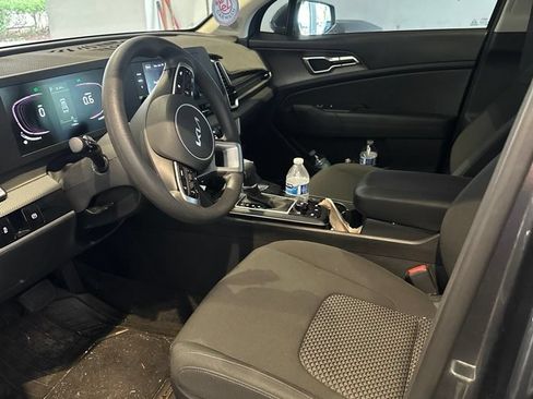 Used 2023 Kia Sportage LX FWD image 5
