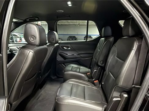 Used 2022 Chevrolet Traverse LT w/ LPO, Blackout Package image 15