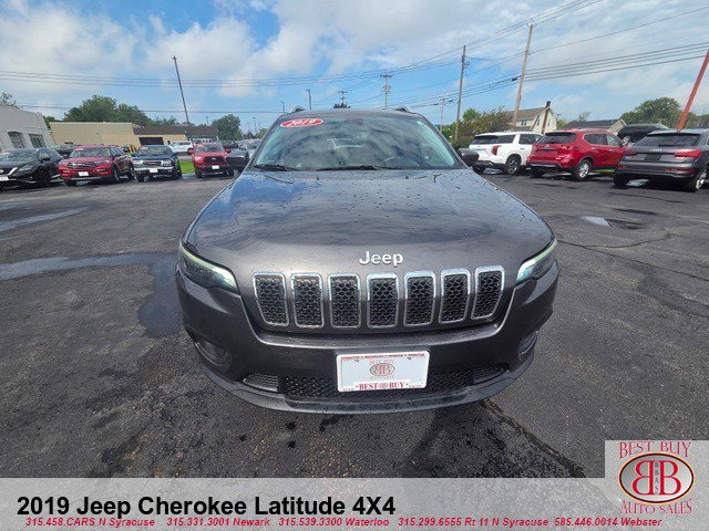 Used 2019 Jeep Cherokee Latitude Plus w/ Cold Weather Group AWD/4WD image 2