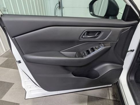 Used 2024 Nissan Rogue S AWD/4WD image 11