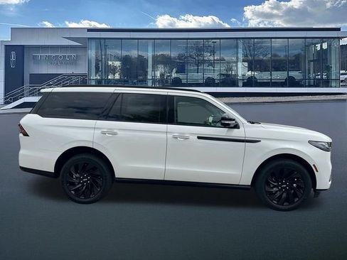 New 2027 Lincoln Navigator Reserve w/ Jet Appearance Package AWD/4WD image 8