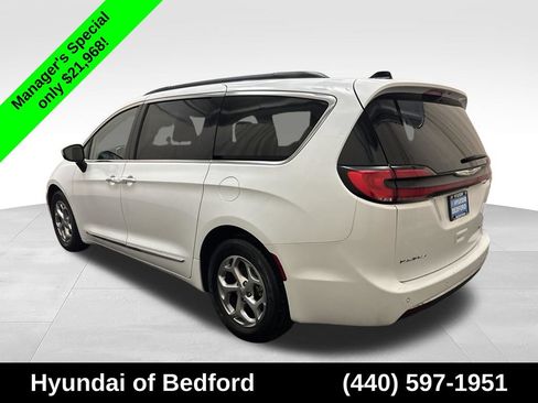 Used 2023 Chrysler Pacifica Limited FWD image 8