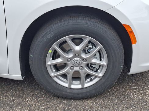 New 2026 Chrysler Pacifica Select image 8