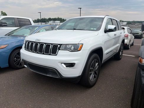 Used 2017 Jeep Grand Cherokee Limited AWD/4WD image 2
