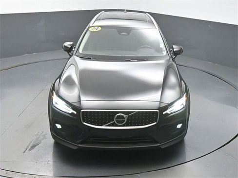 Certified 2024 Volvo V60 B5 Cross Country Plus image 41