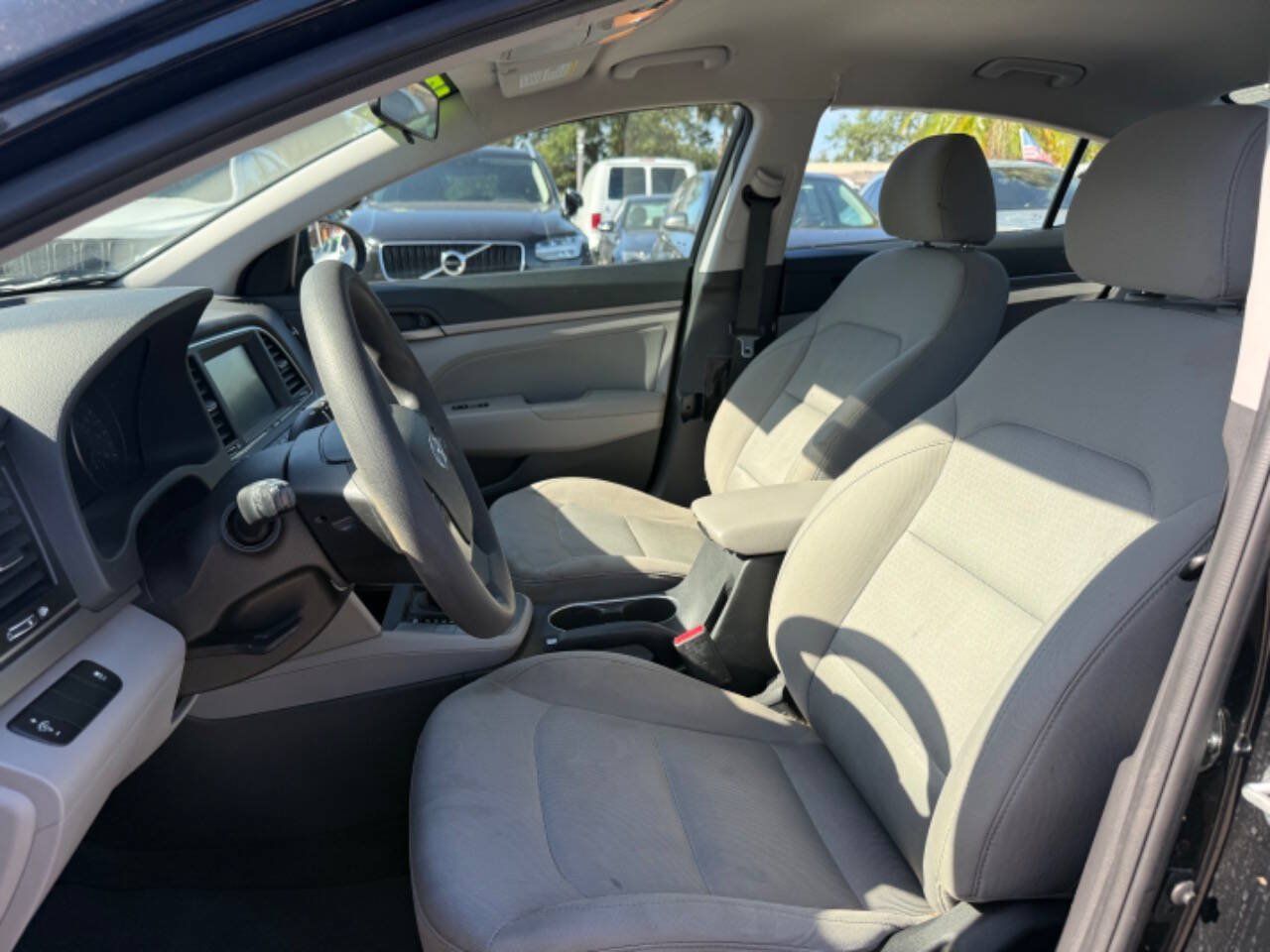 Used 2017 Hyundai Elantra SE FWD image 17