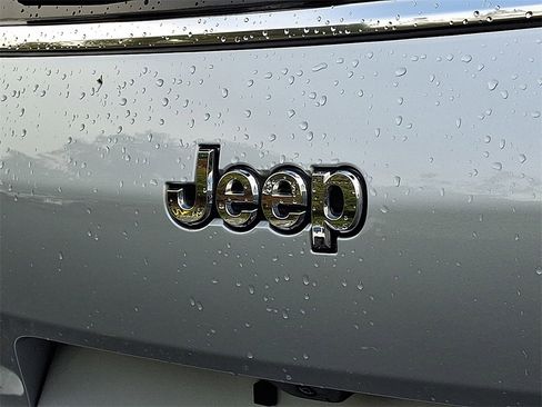 Used 2023 Jeep Grand Cherokee L Limited image 32