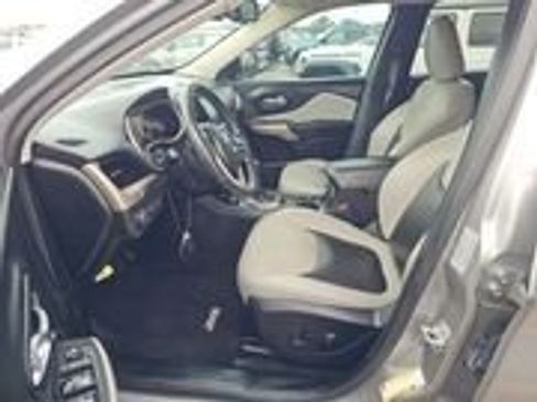 Used 2017 Jeep Cherokee Latitude w/ Comfort/Convenience Group image 7