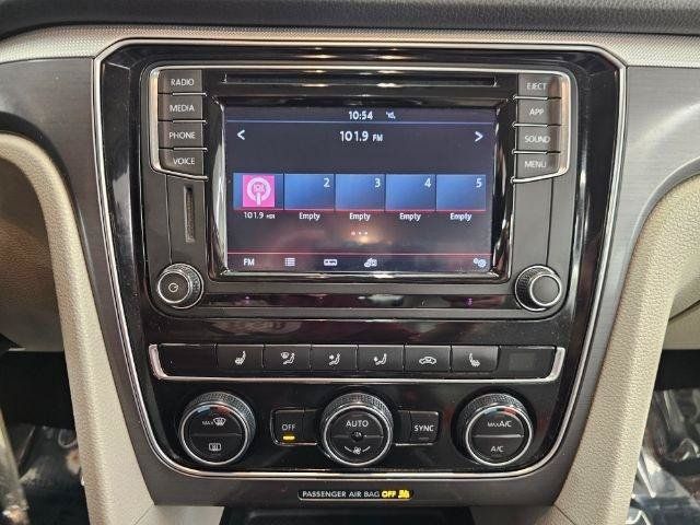 Used 2018 Volkswagen Passat 2.0T R-Line w/ R-Line Lighting Package FWD image 22