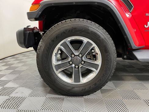 Used 2018 Jeep Wrangler Unlimited Sahara image 9