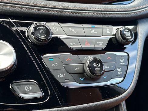 New 2026 Chrysler Pacifica Pinnacle w/ Trailer Tow Group image 23