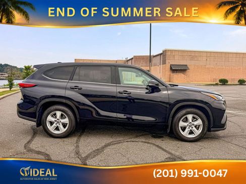 Used 2021 Toyota Highlander LE AWD/4WD image 7