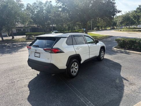 Used 2021 Toyota RAV4 LE FWD image 8