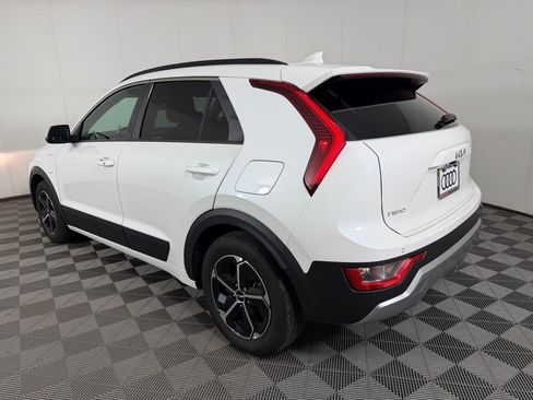 Used 2024 Kia Niro EX w/ EX Cold Weather Package FWD image 3