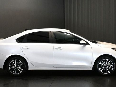 Used 2023 Kia Forte LXS w/ LXS Technology Package FWD image 4