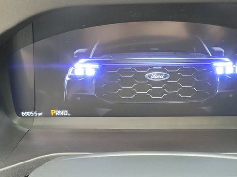 Used 2025 Ford Explorer Active RWD image 16